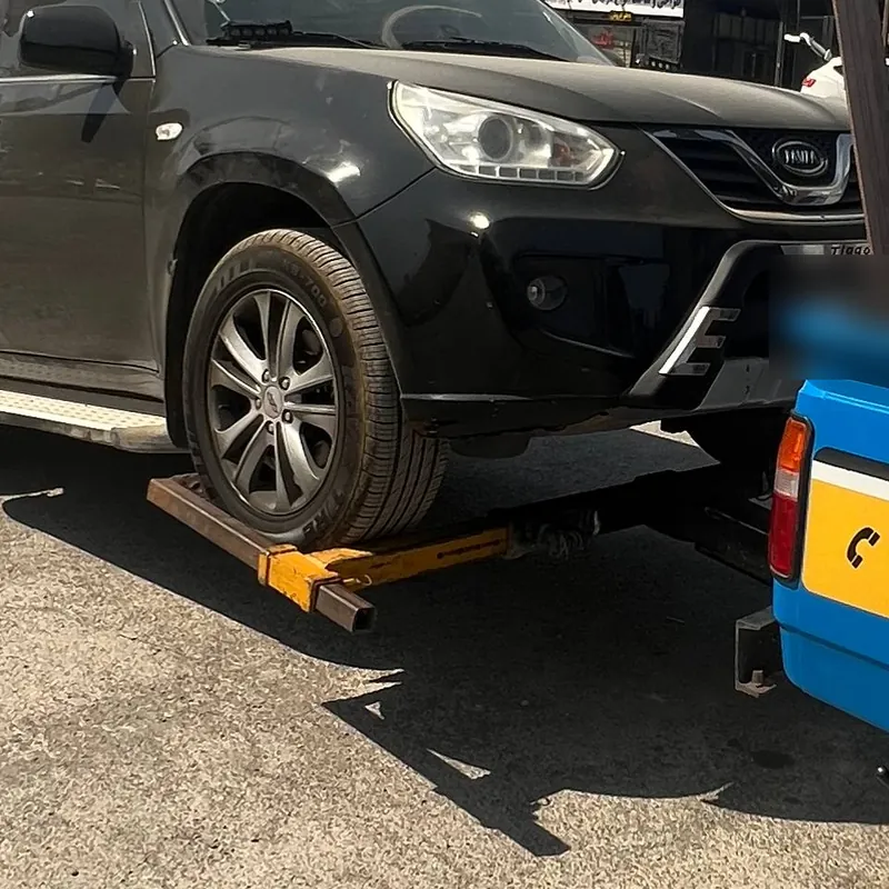 چرخگیر یدککش امداد خودرو کریمی زیر چرخ خودرو سواری